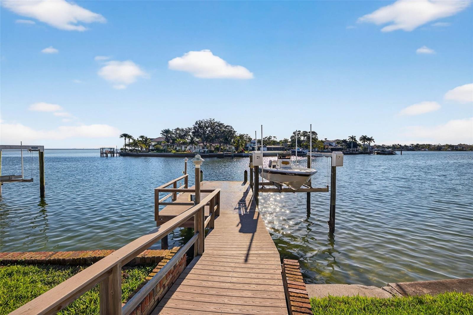 TB8460707 Property Photo