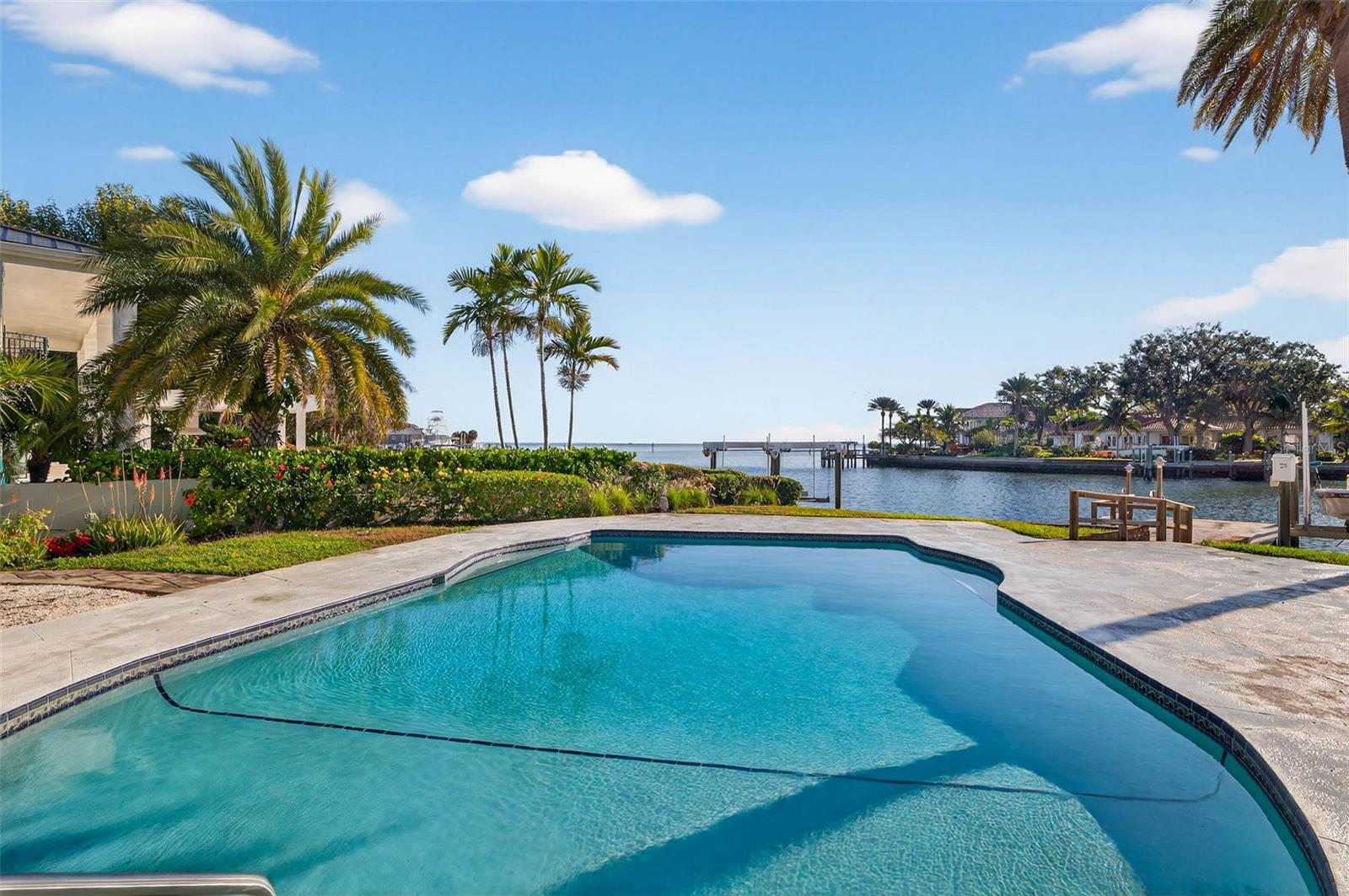 TB8460707 Property Photo