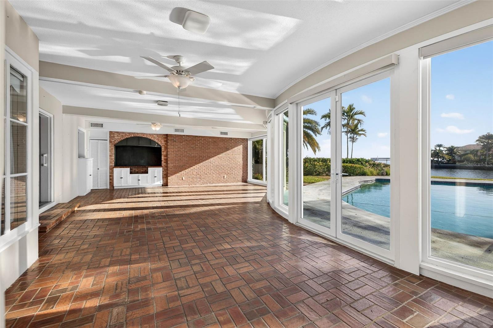 TB8460707 Property Photo