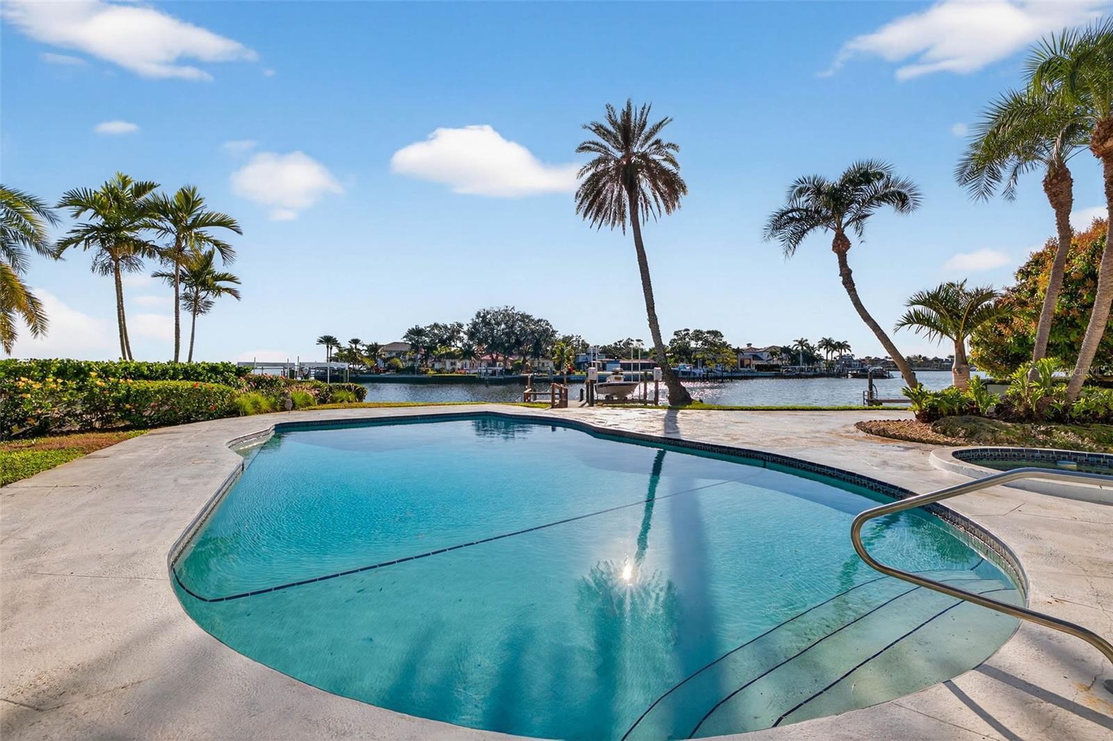 TB8460707 Property Photo