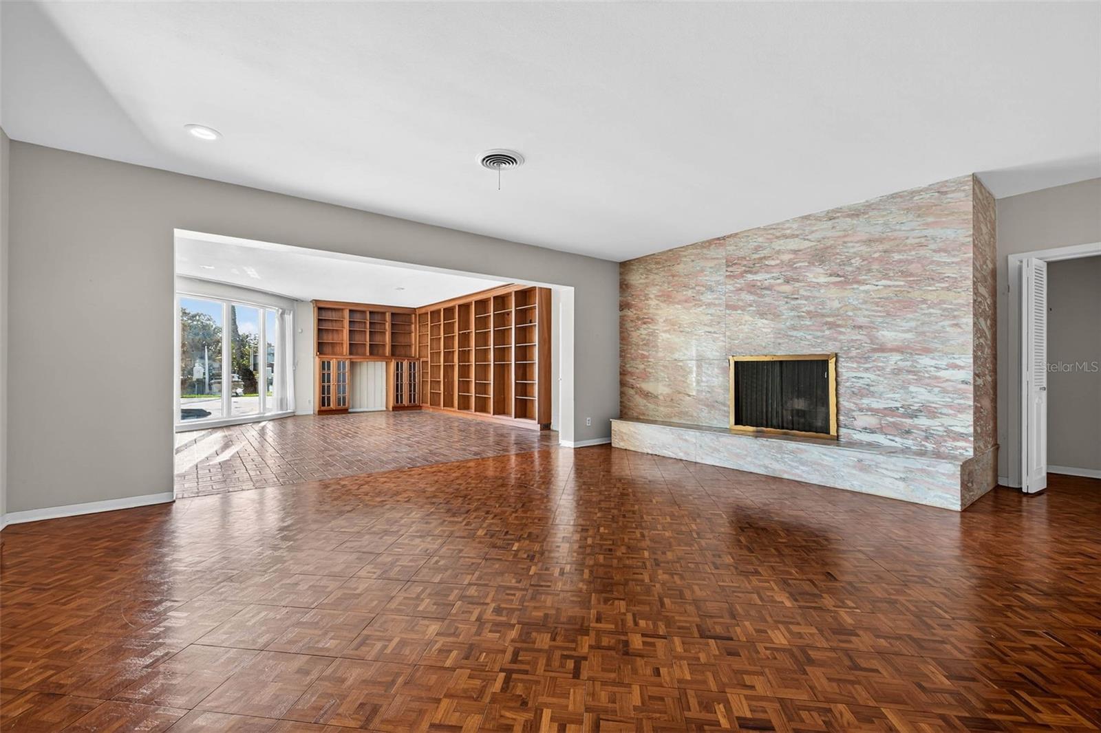 TB8460707 Property Photo