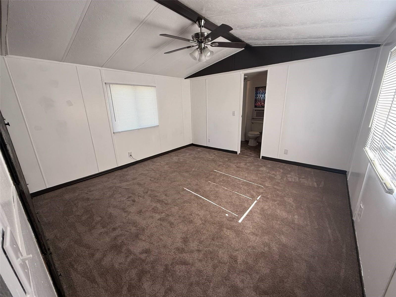 W7881773 Property Photo