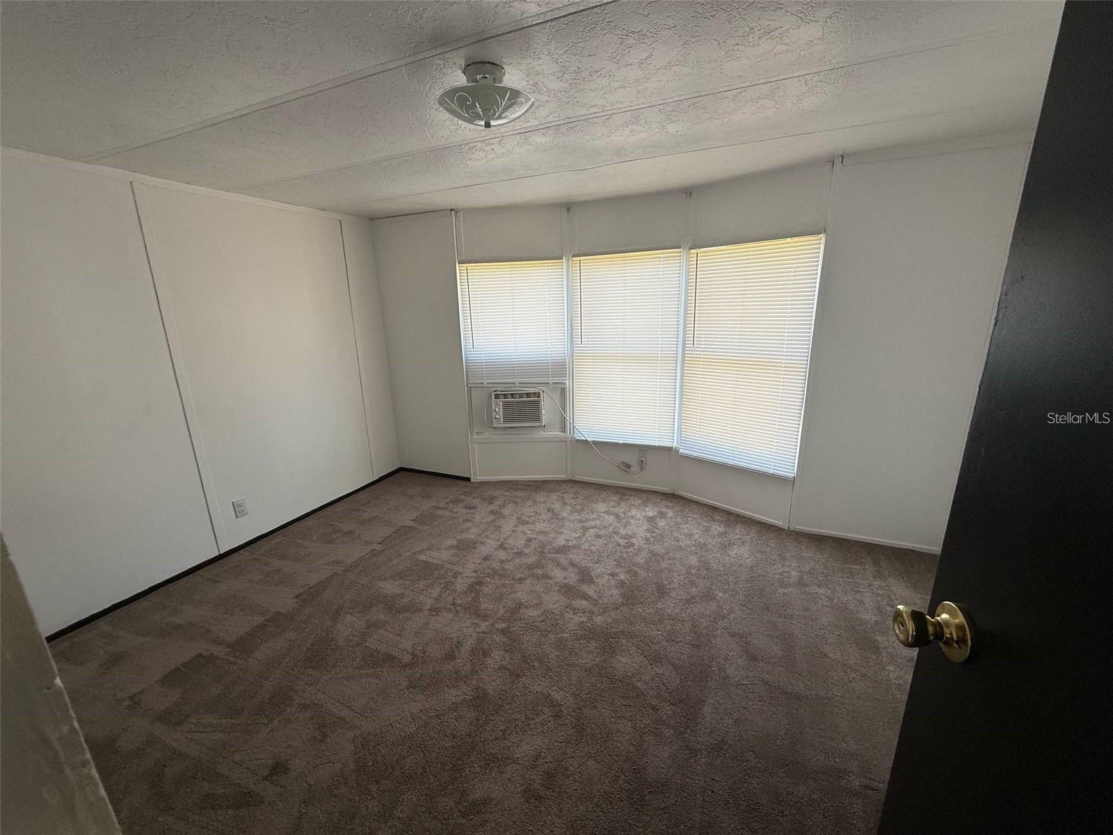 W7881773 Property Photo