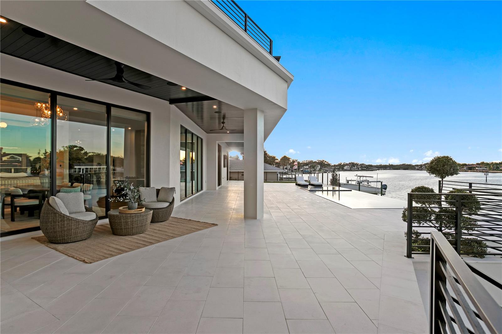 TB8460811 Property Photo