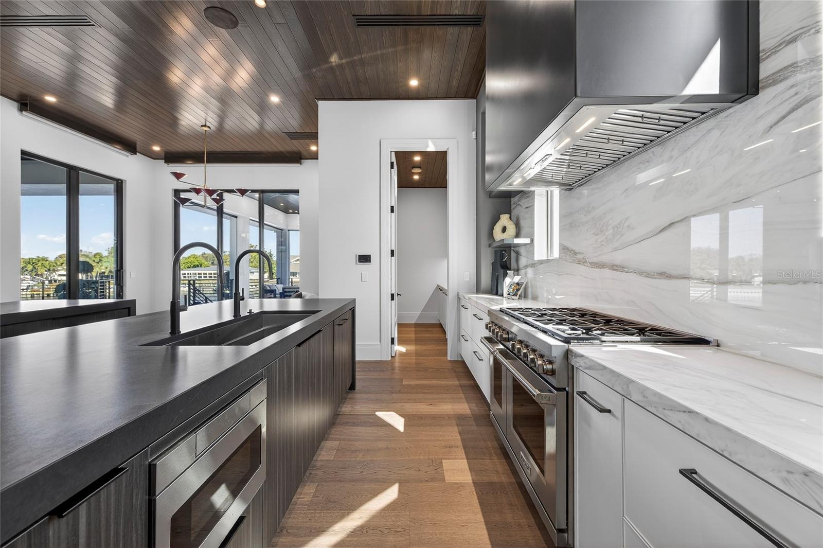 TB8460811 Property Photo