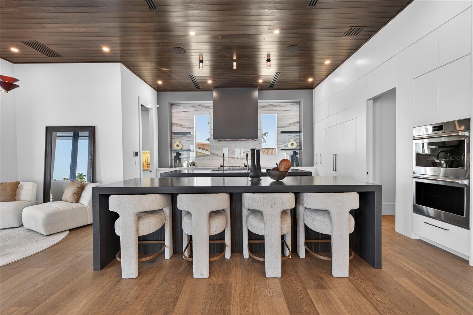 TB8460811 Property Photo