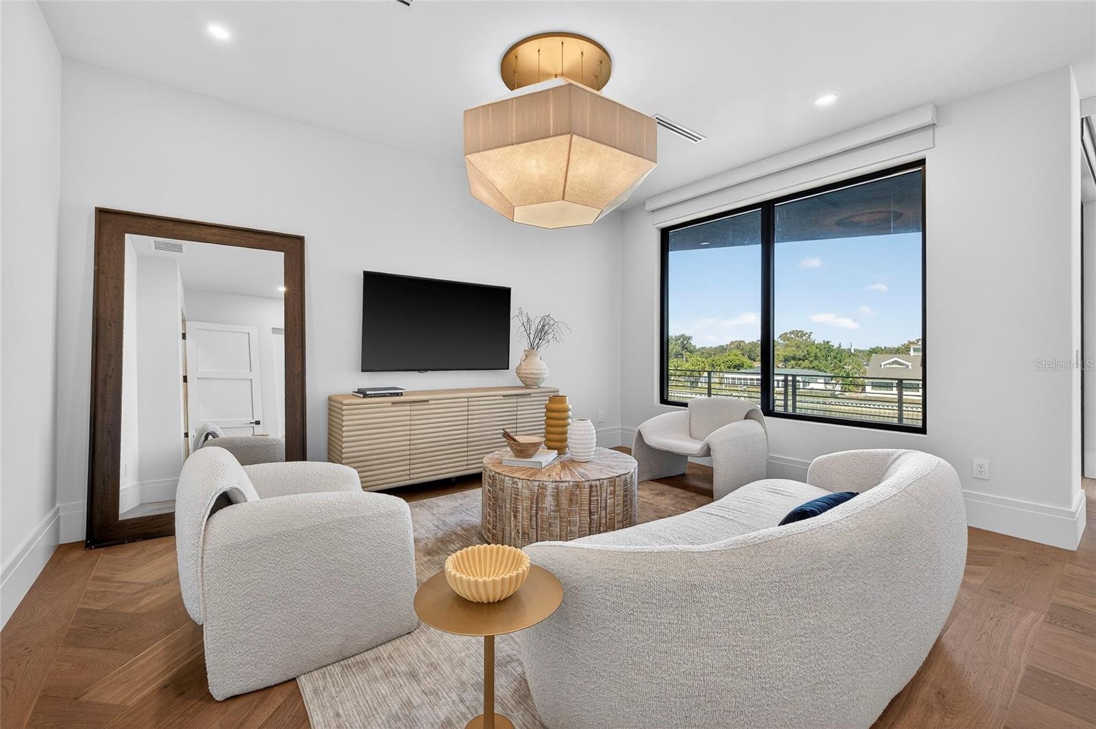 TB8460811 Property Photo