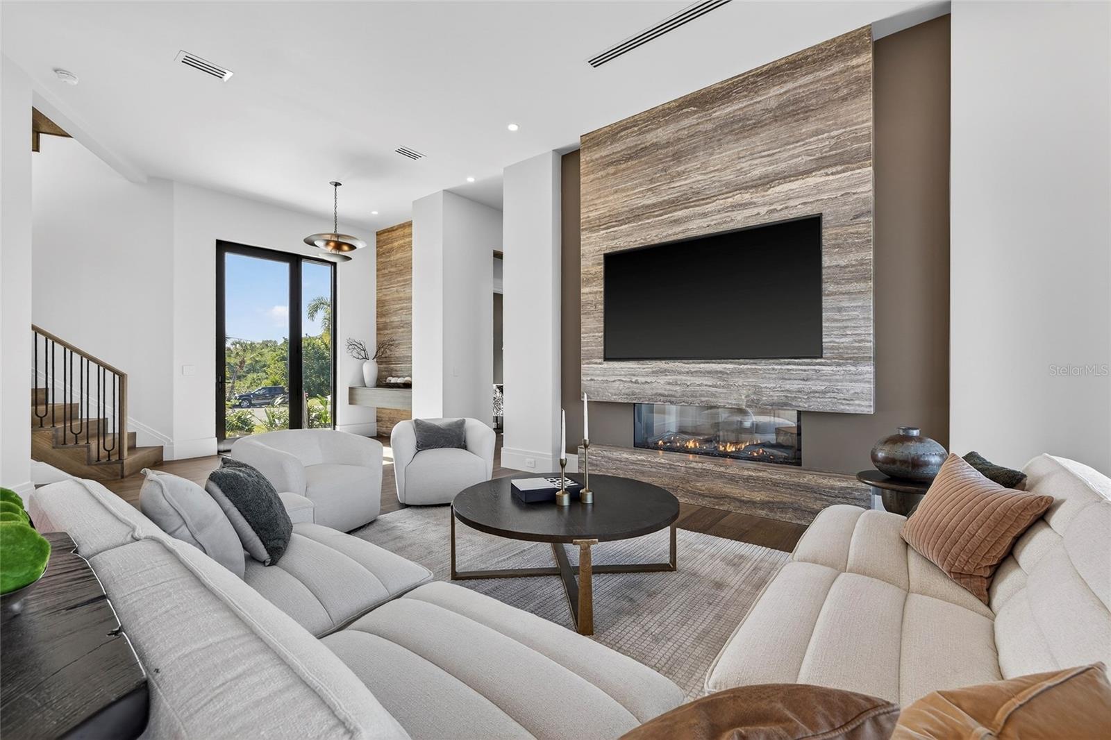 TB8460811 Property Photo