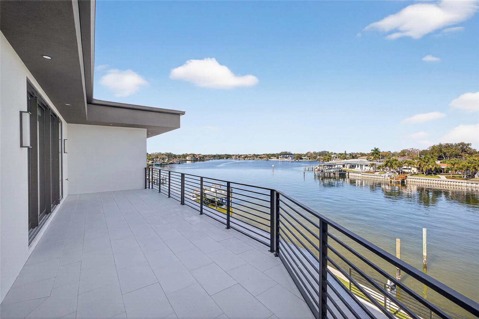 TB8460811 Property Photo