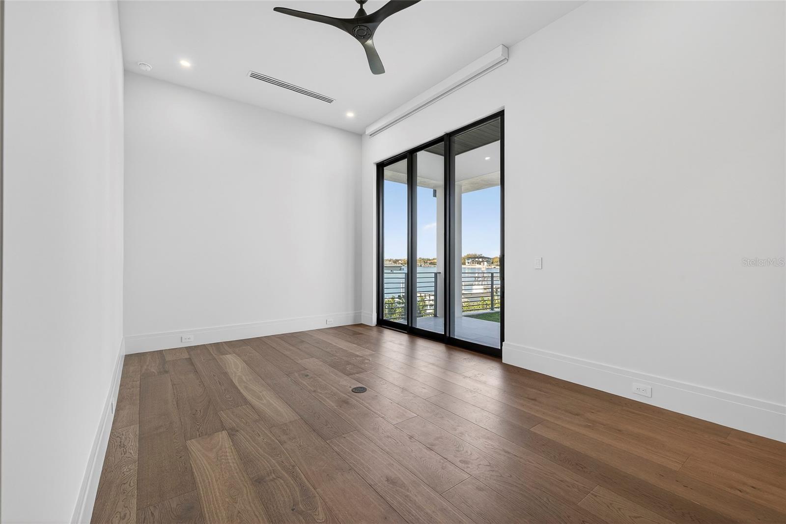 TB8460811 Property Photo