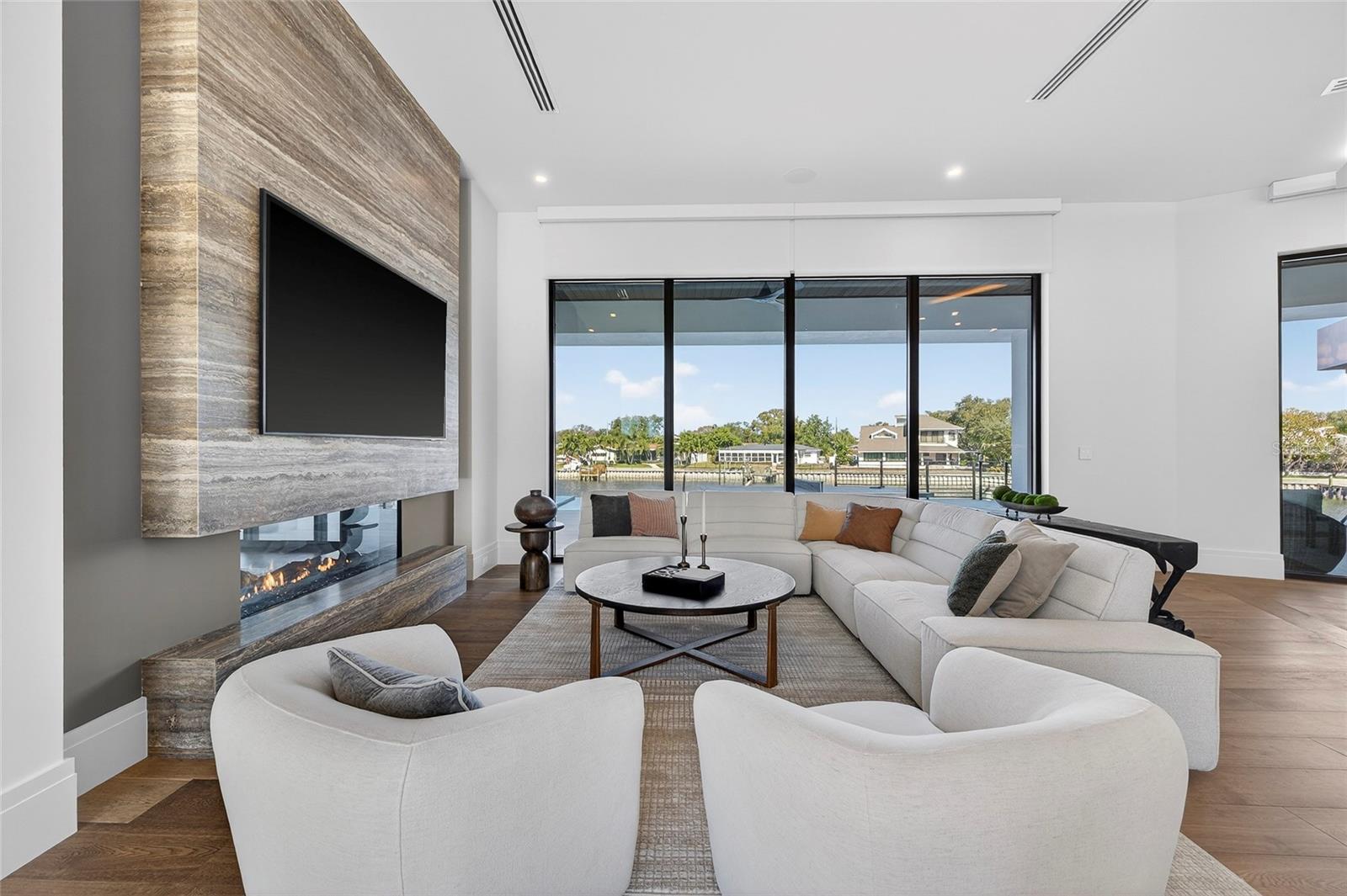 TB8460811 Property Photo