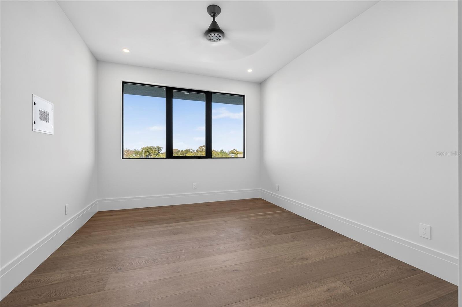 TB8460811 Property Photo