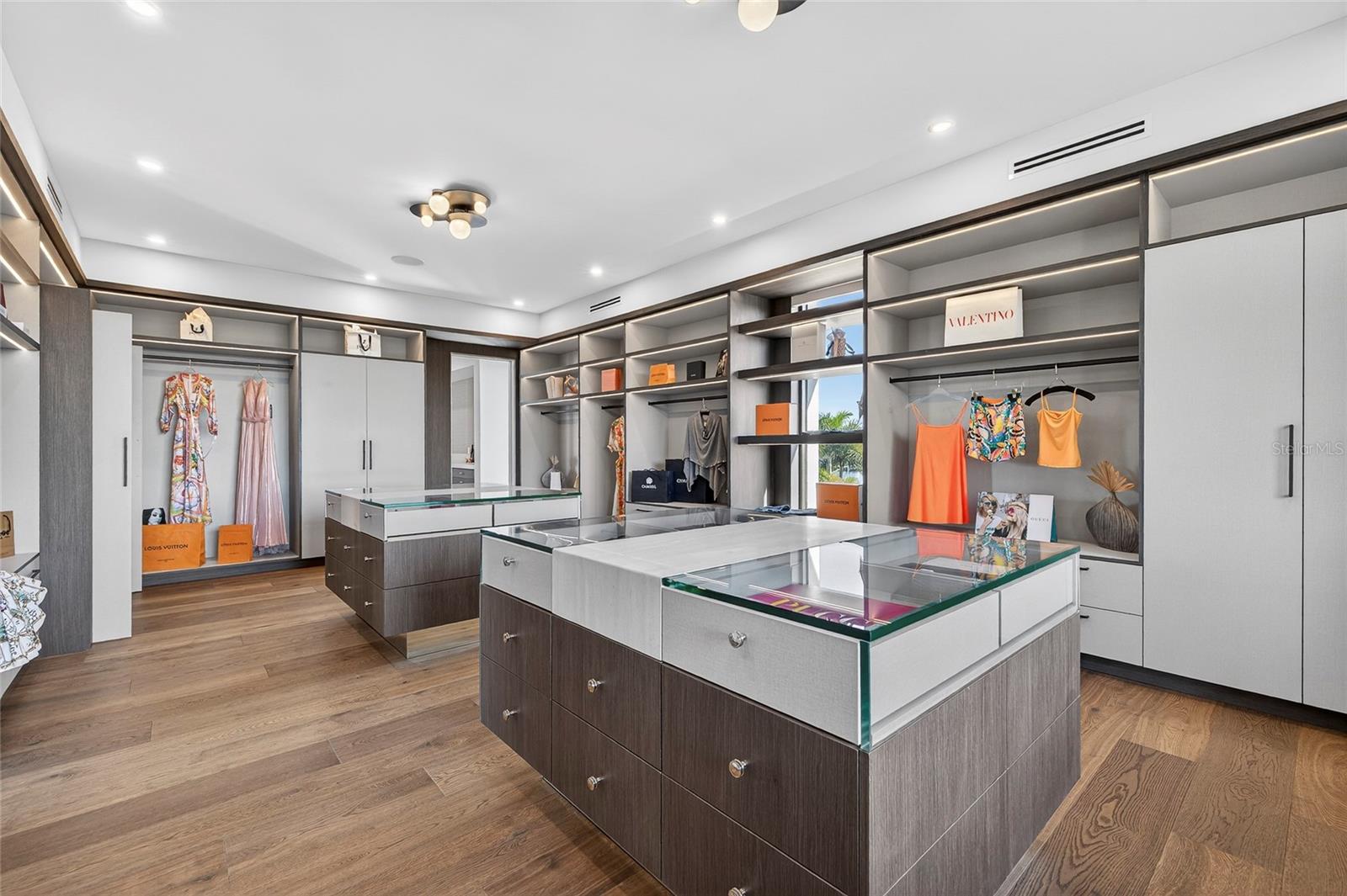 TB8460811 Property Photo