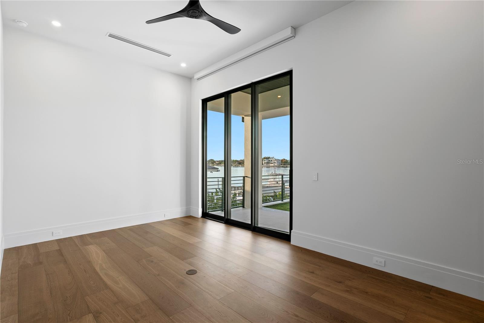 TB8460811 Property Photo