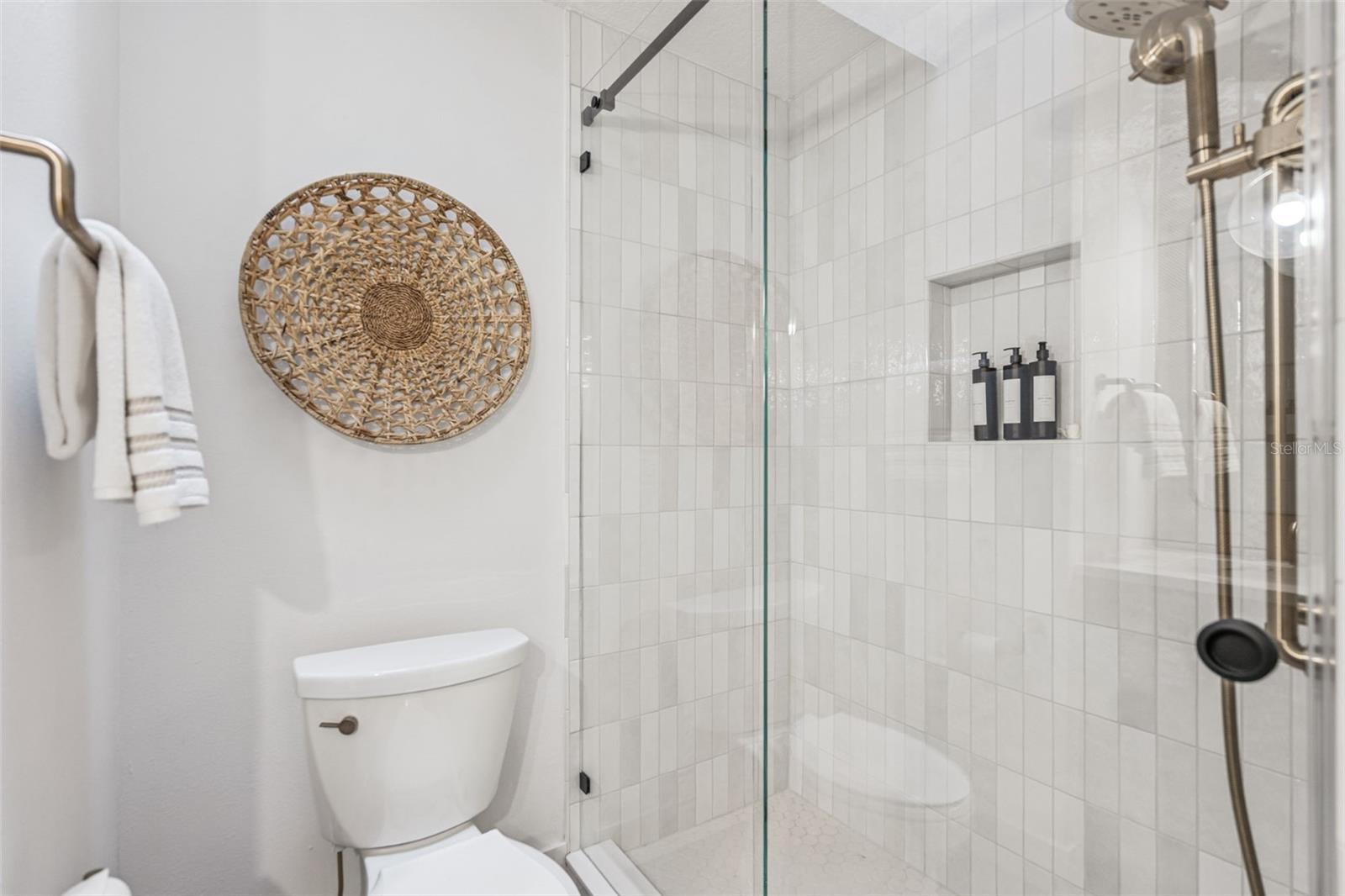 O6370886 Property Photo