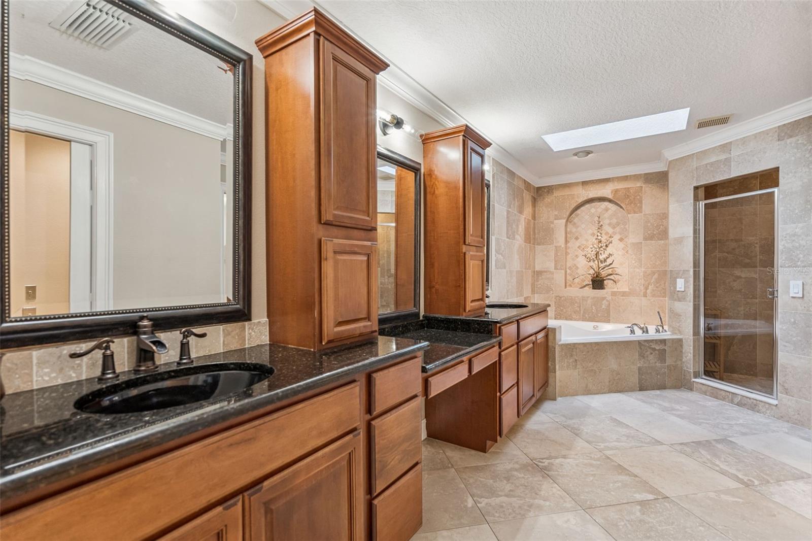 O6370886 Property Photo