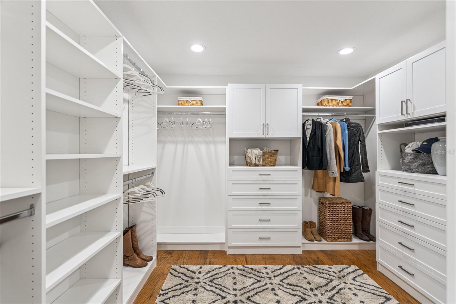 O6370886 Property Photo