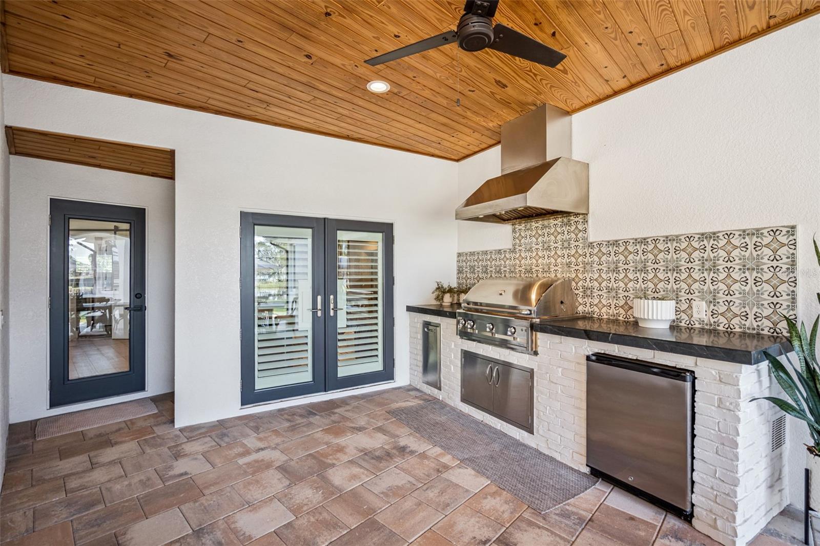 O6370886 Property Photo