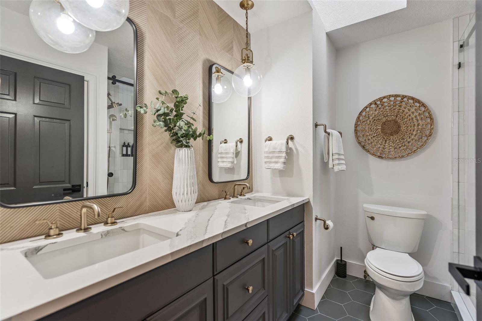 O6370886 Property Photo