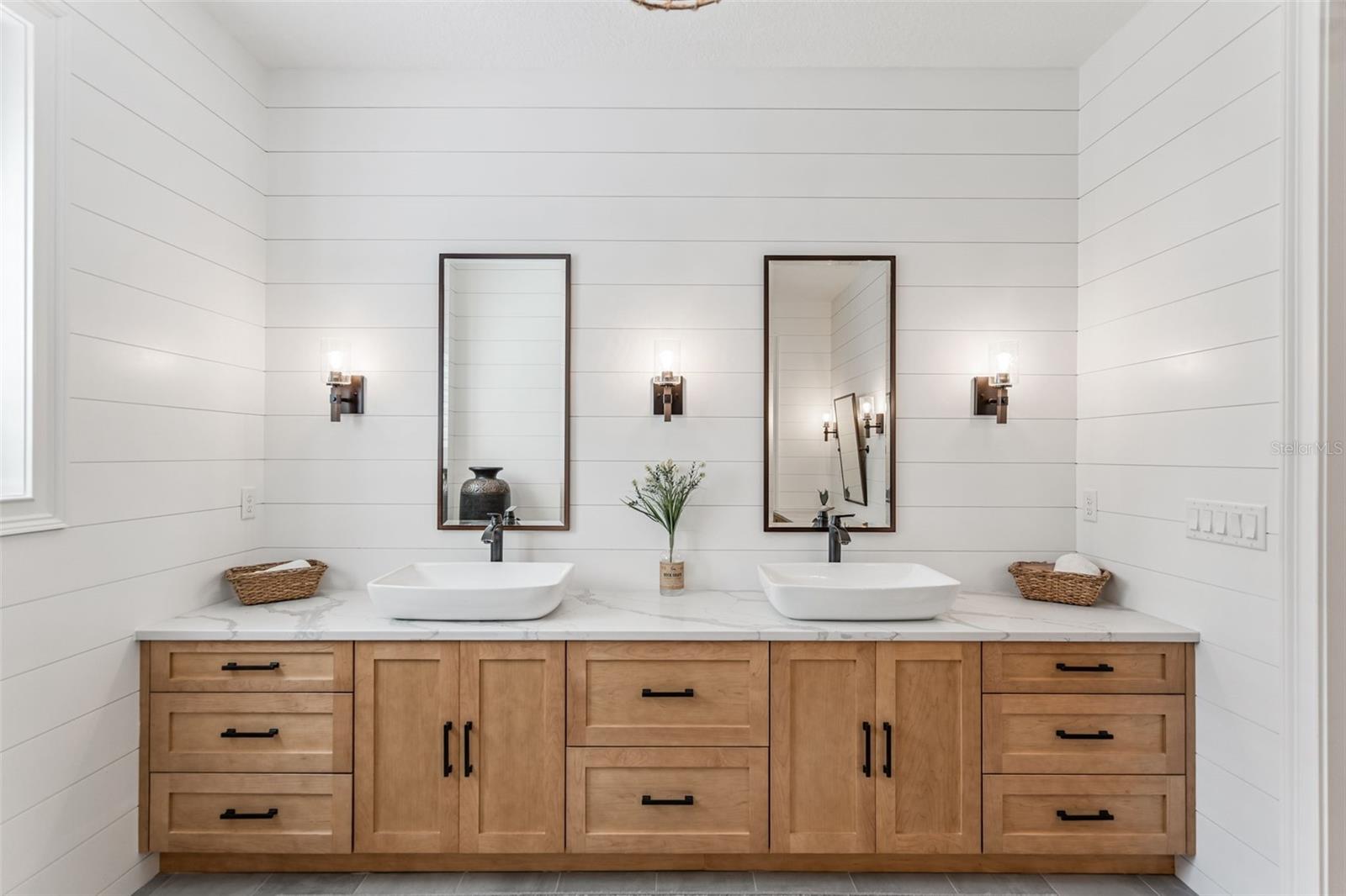 O6370886 Property Photo