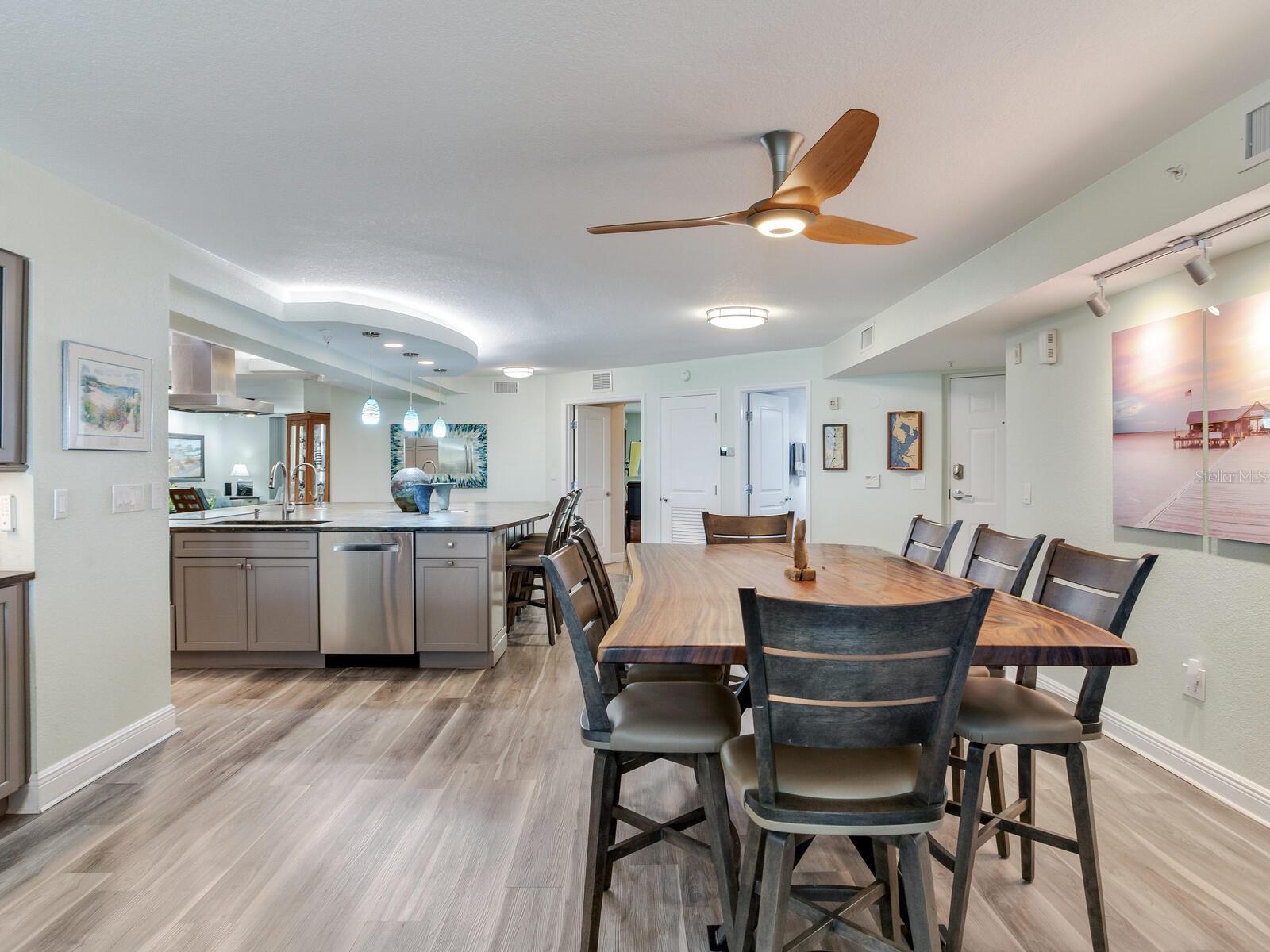 Dining Rm/Living Rm Combo