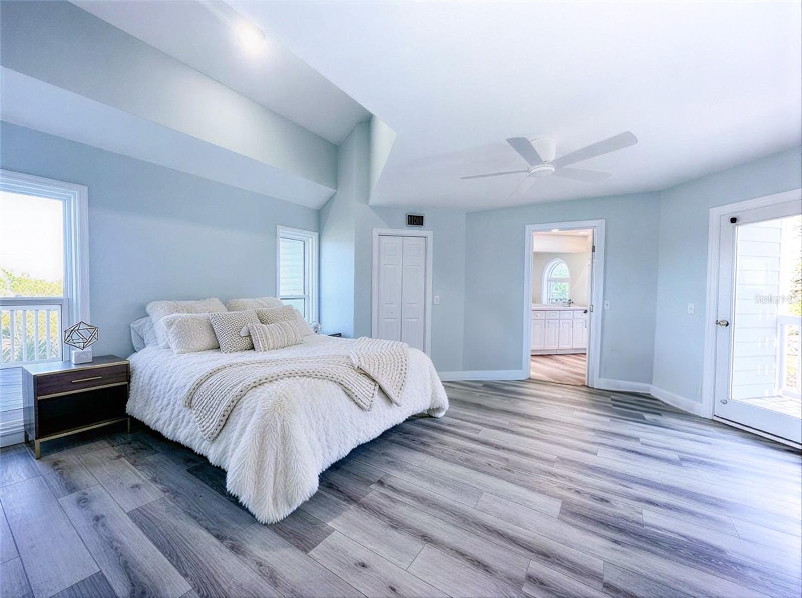 TB8460889 Property Photo