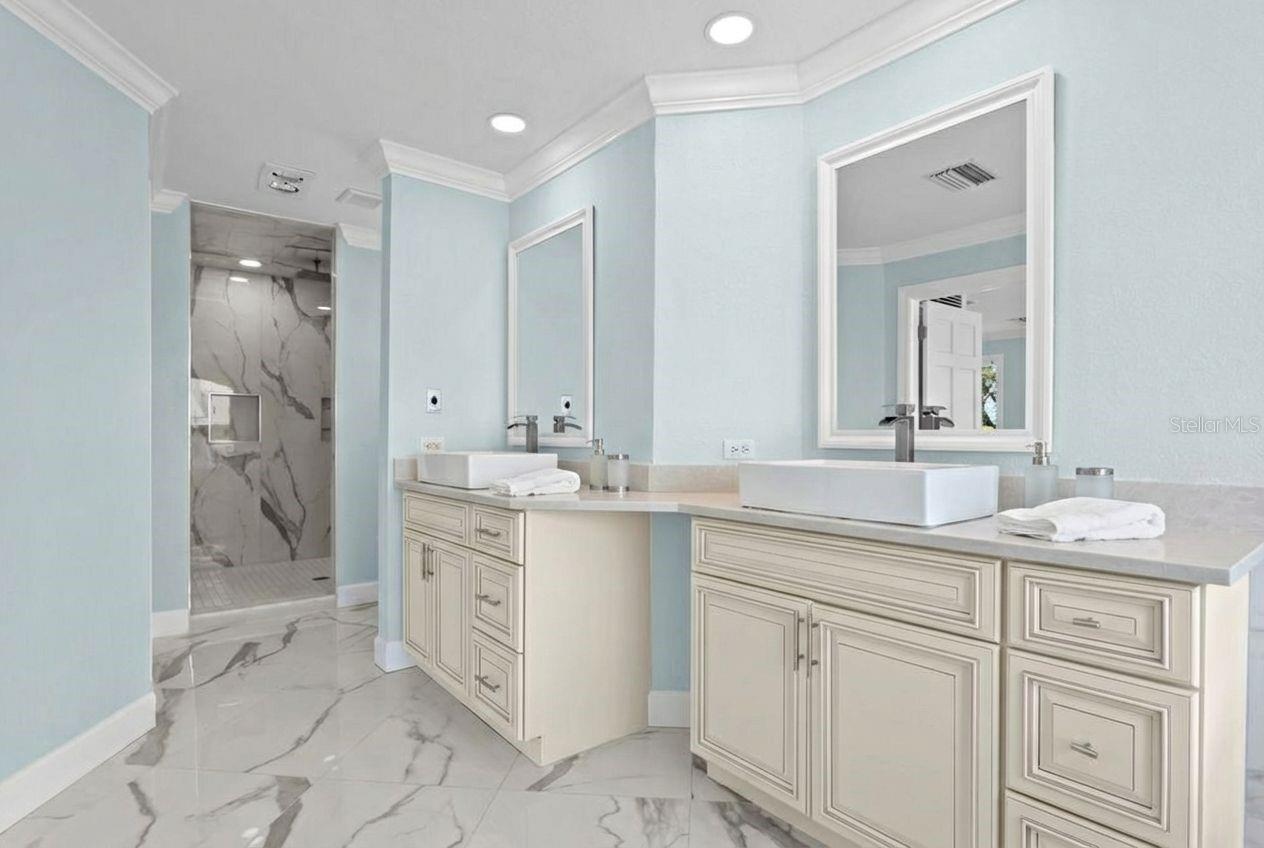 TB8460889 Property Photo