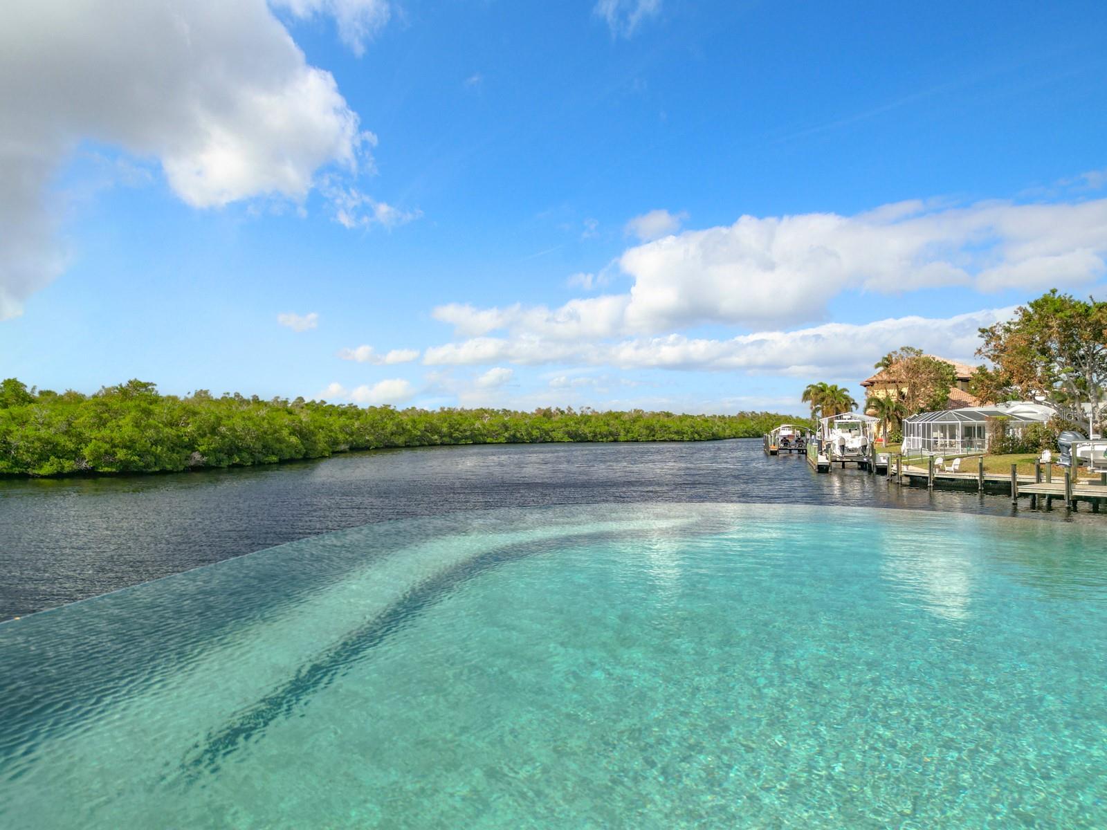 TB8460903 Property Photo