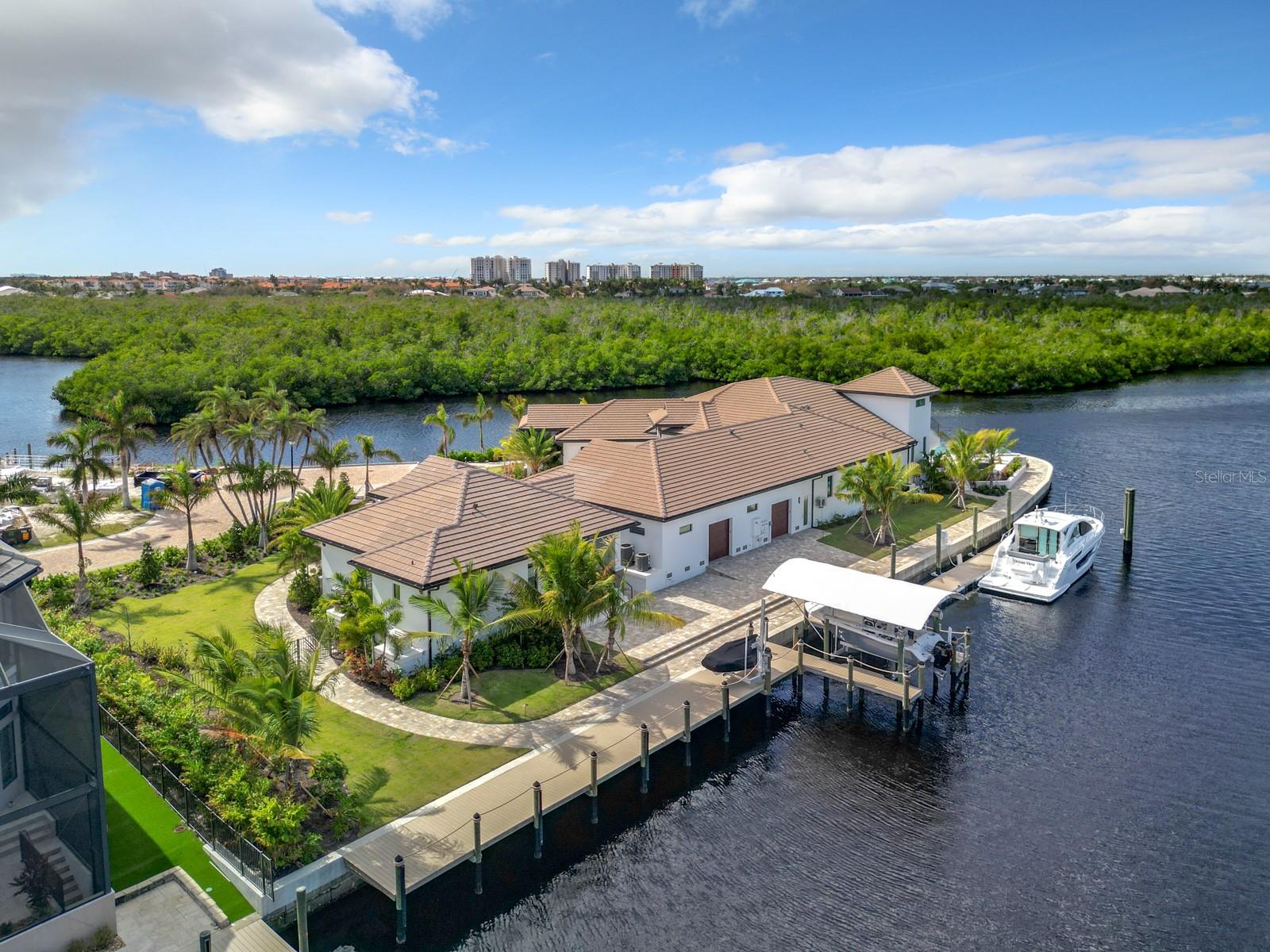 TB8460903 Property Photo