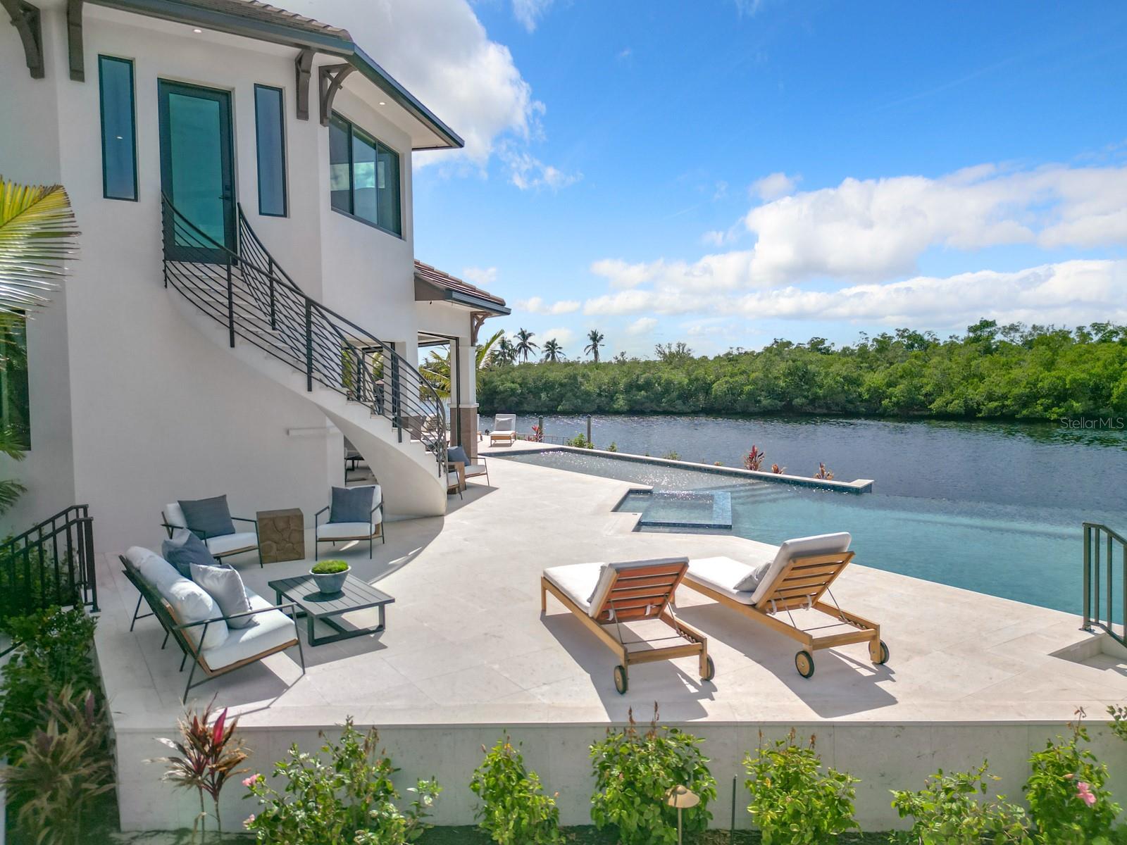 TB8460903 Property Photo