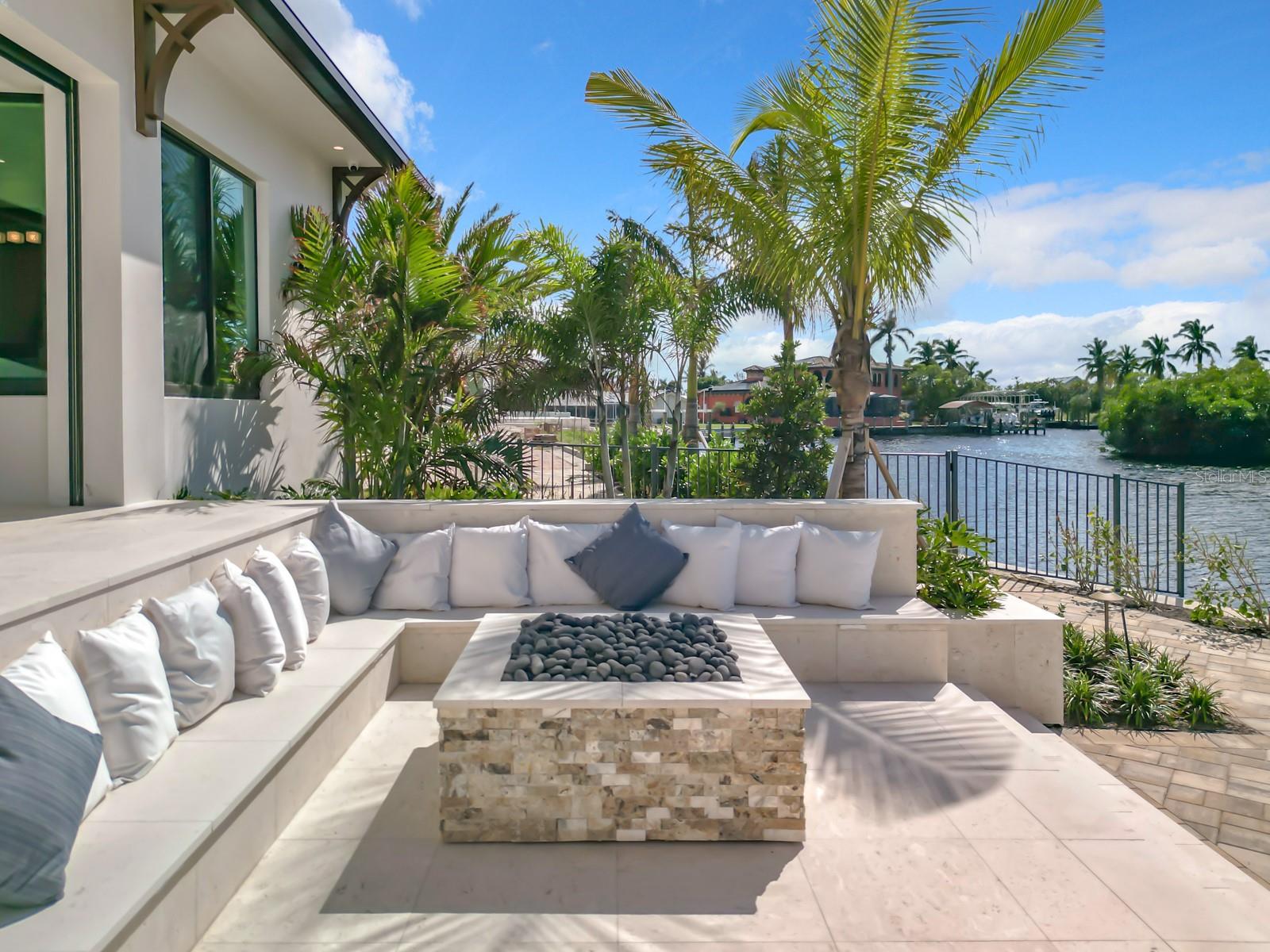 TB8460903 Property Photo