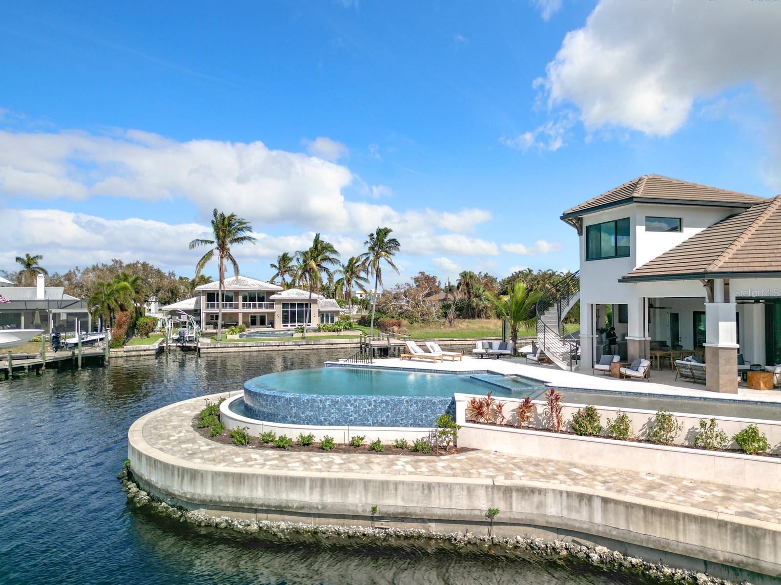 TB8460903 Property Photo