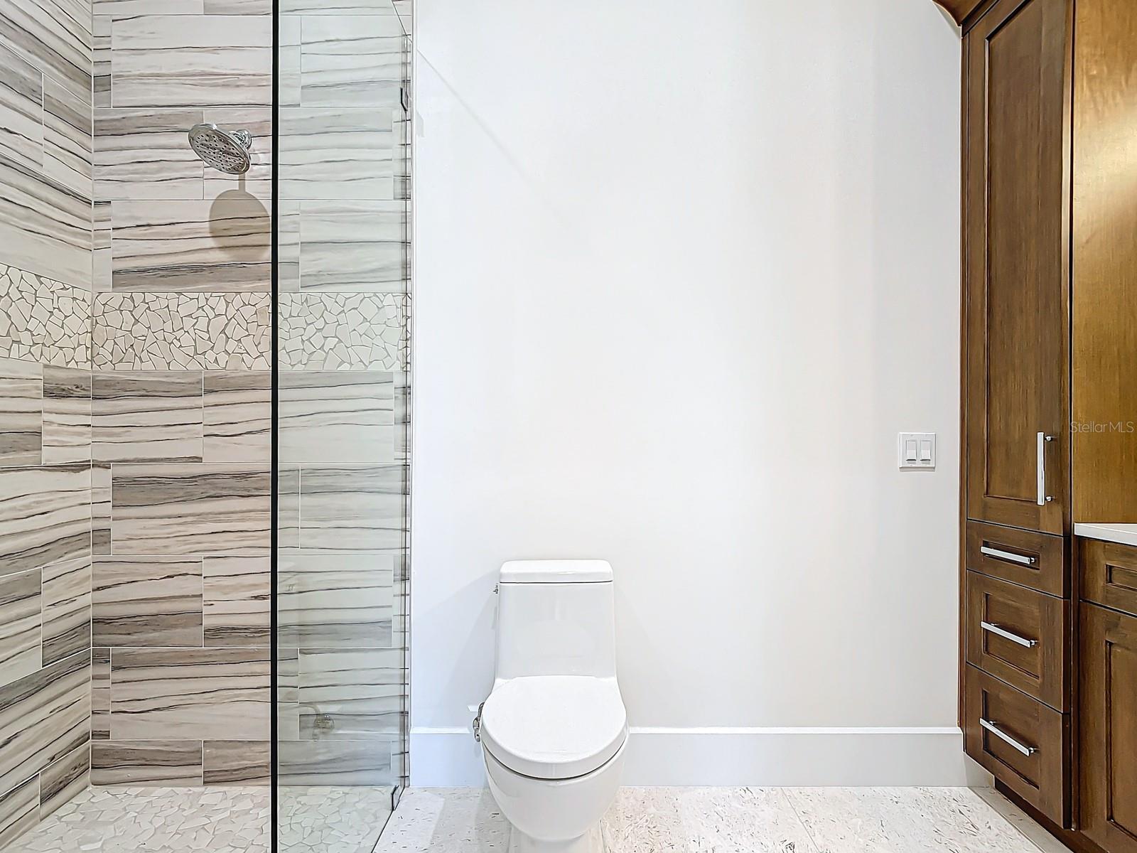 TB8460903 Property Photo