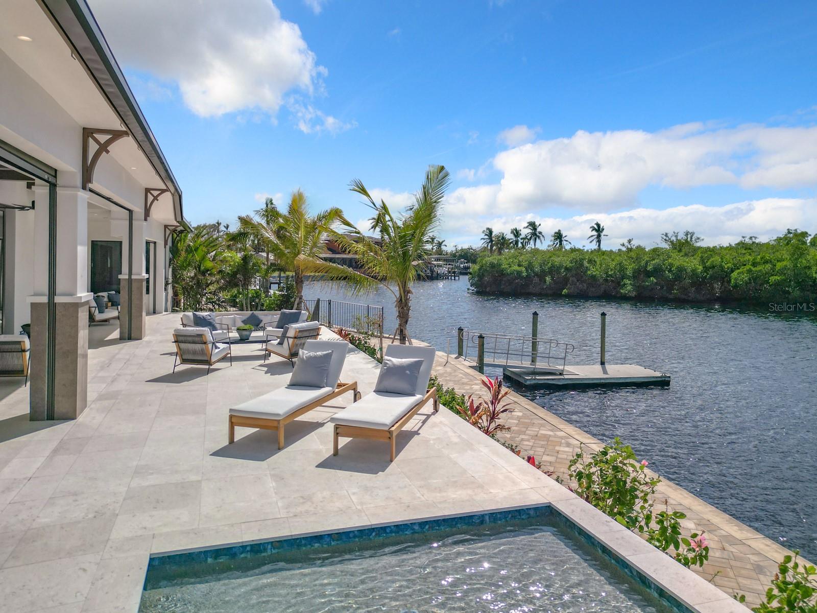 TB8460903 Property Photo