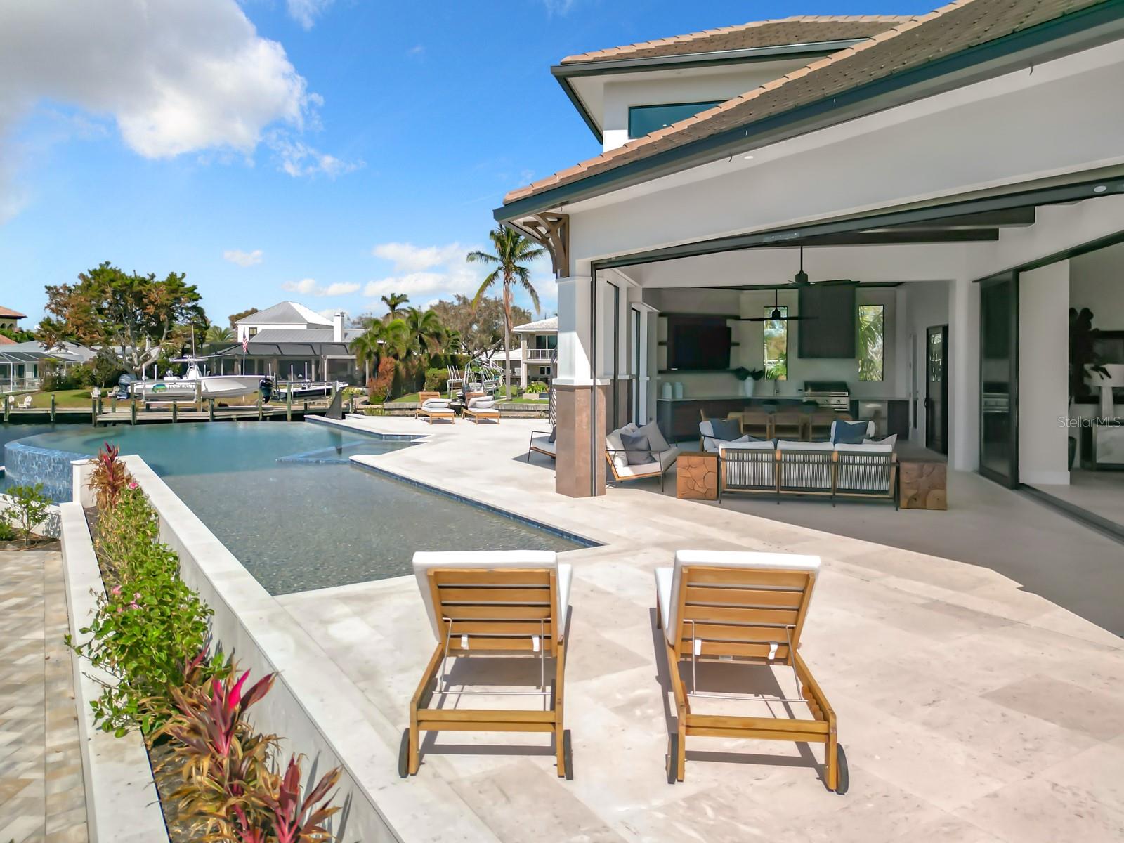 TB8460903 Property Photo