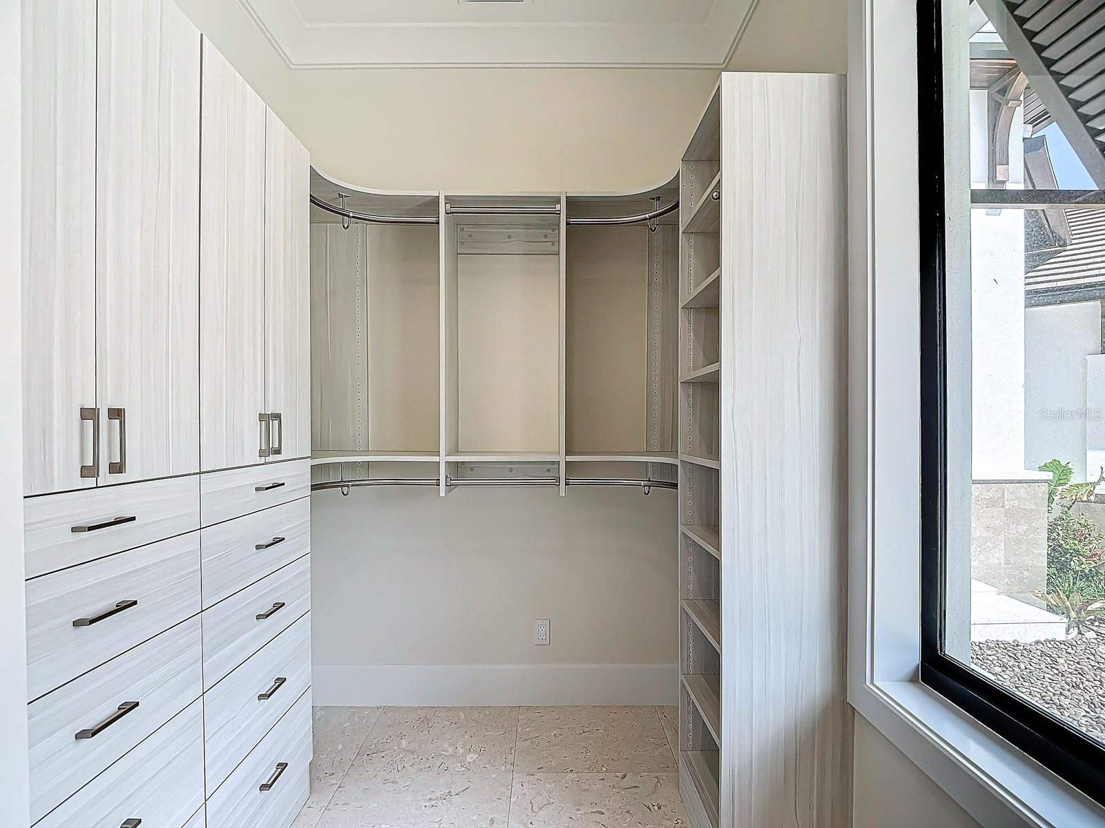 TB8460903 Property Photo