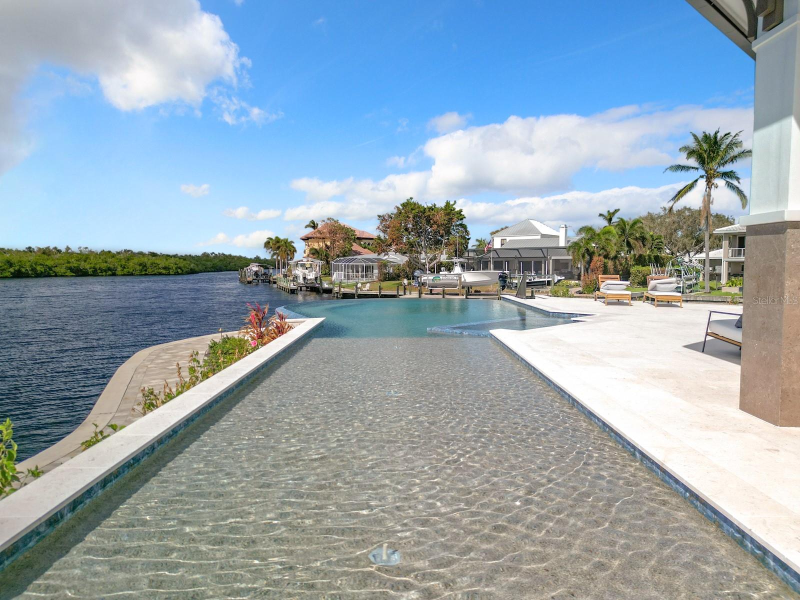 TB8460903 Property Photo