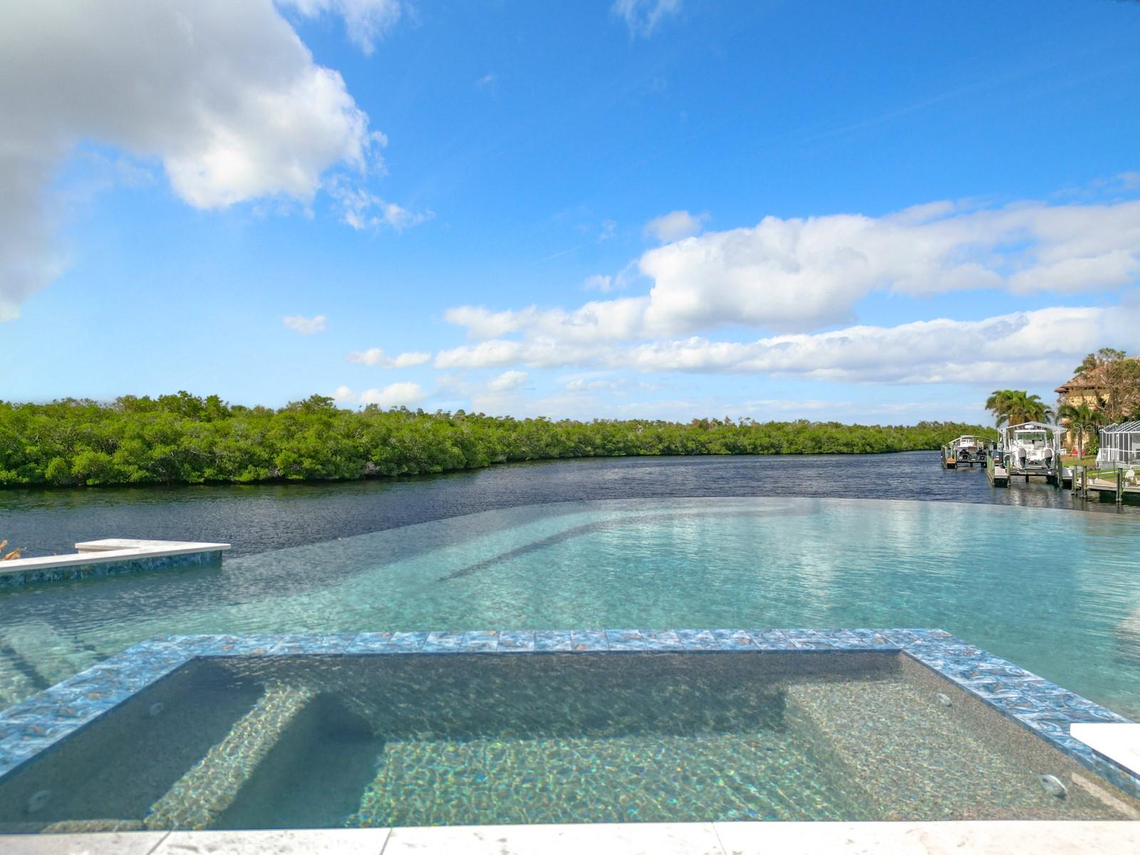 TB8460903 Property Photo