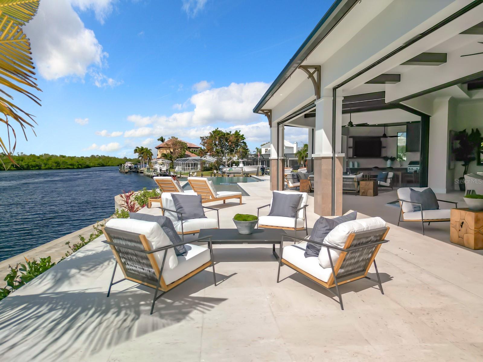 TB8460903 Property Photo