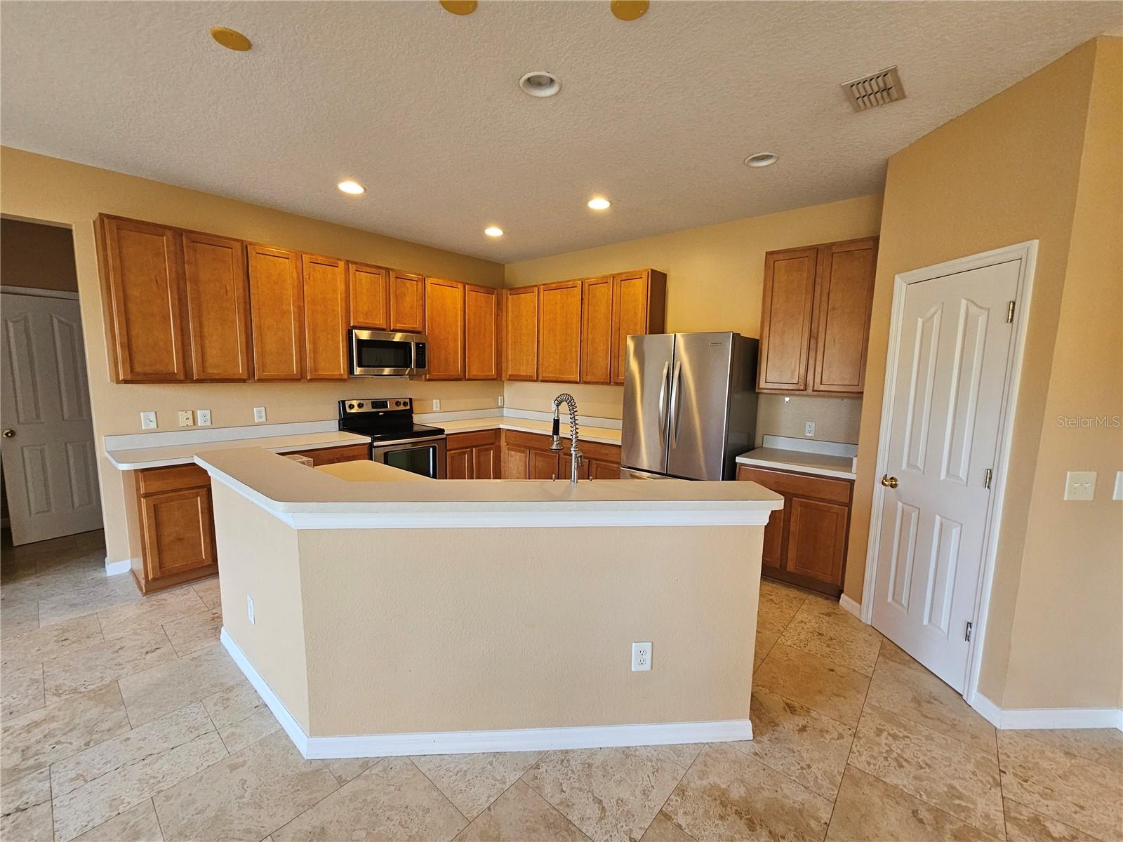 1881 STRATHMORE CIR, MOUNT DORA, FL, 32757