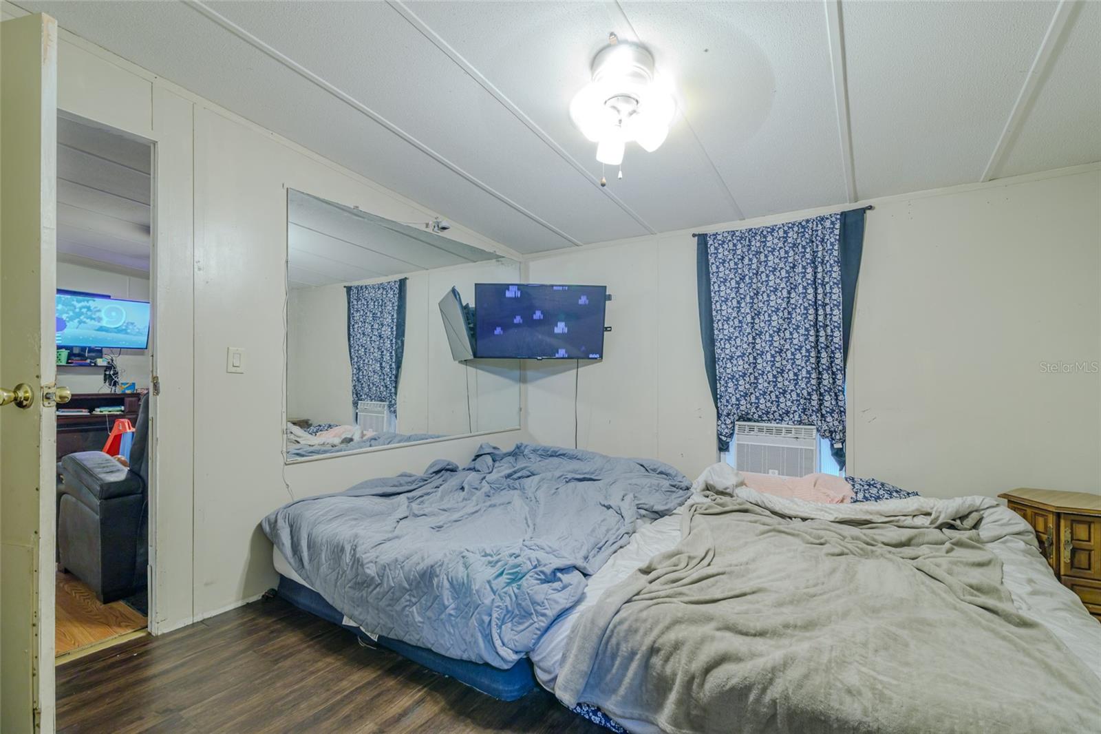 O6370977 Property Photo