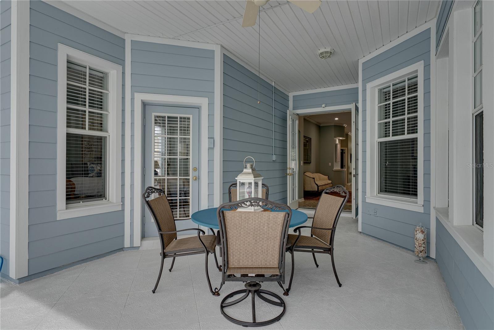 French doors from dining room lead to lanai