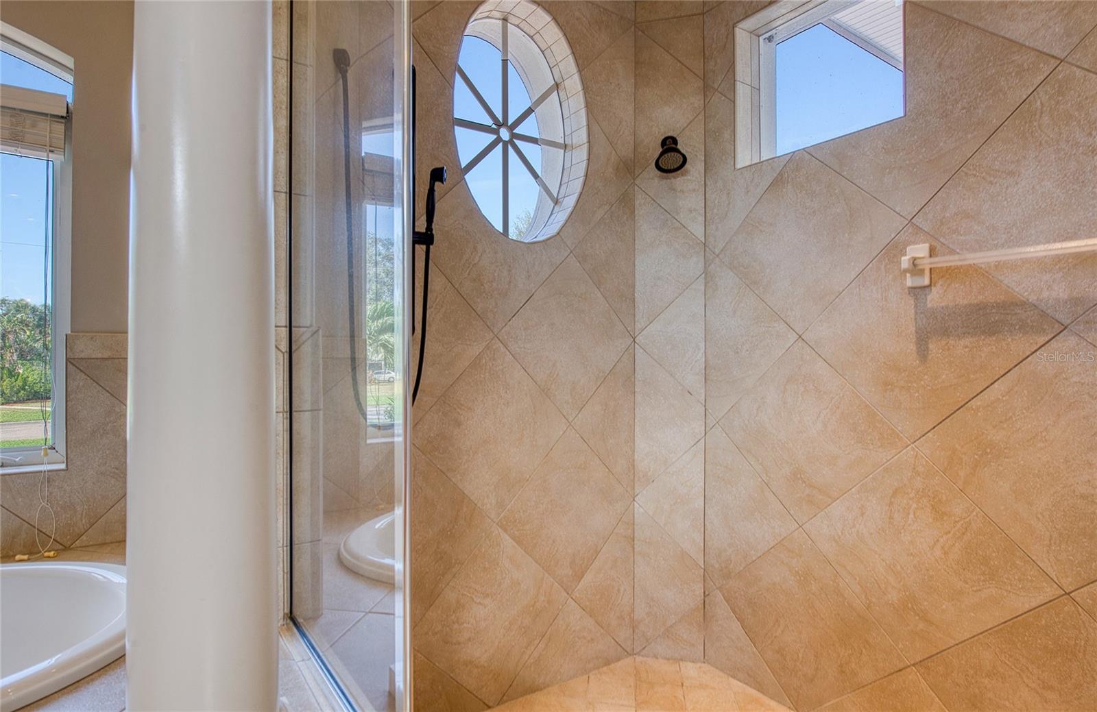 TB8460952 Property Photo