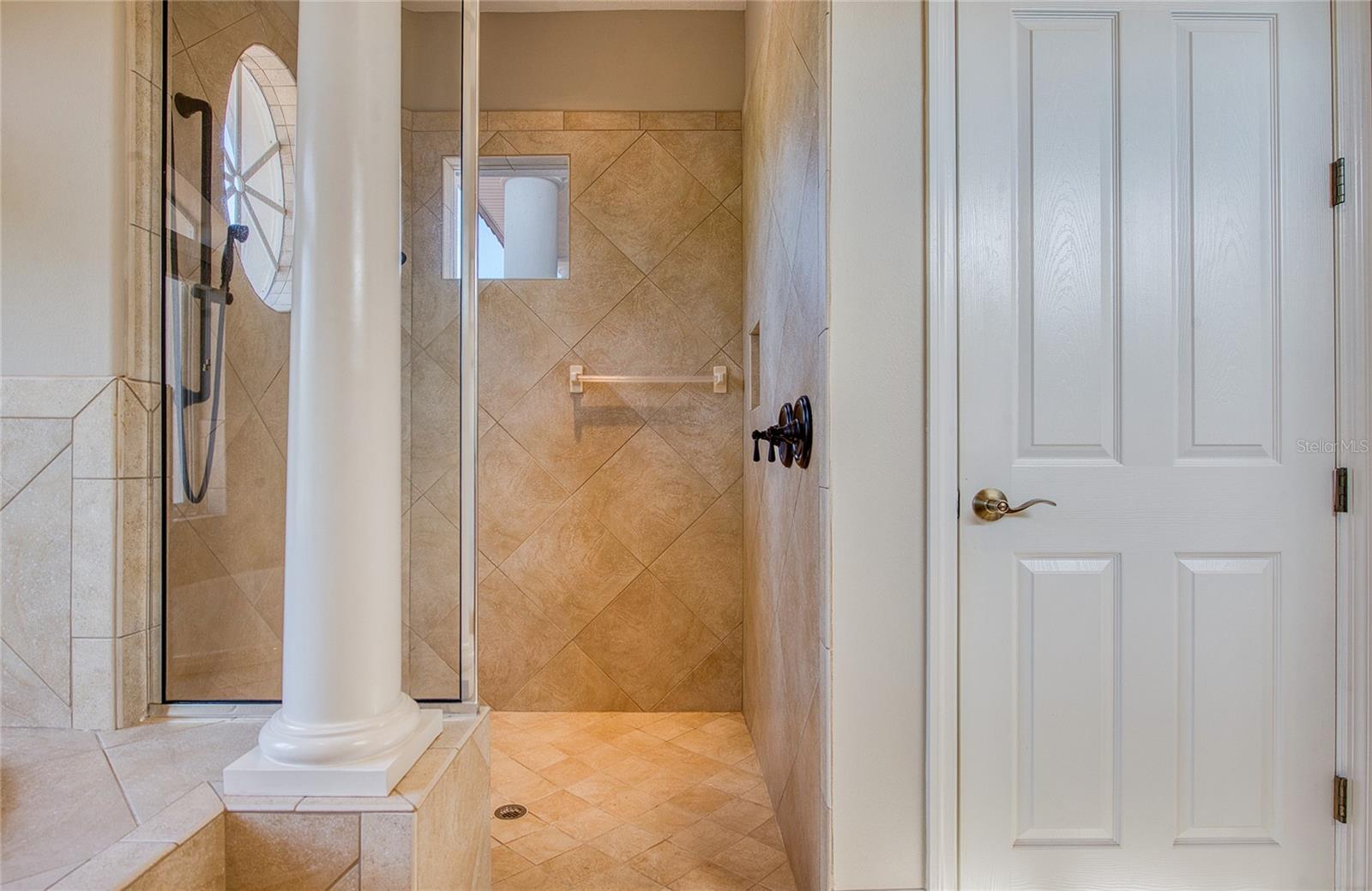 TB8460952 Property Photo