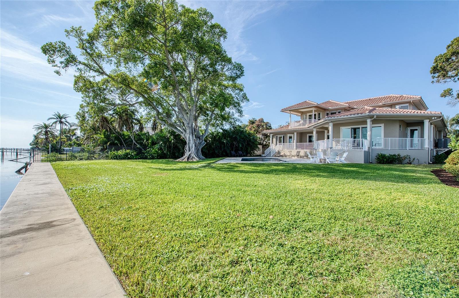 TB8460952 Property Photo