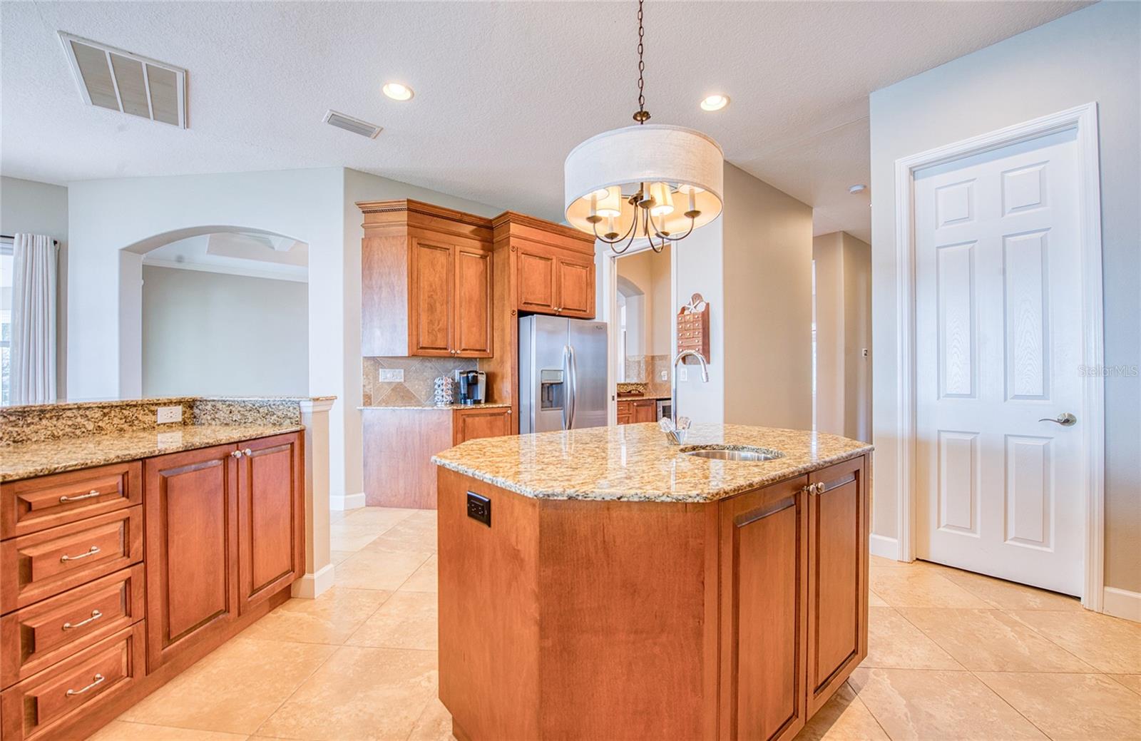 TB8460952 Property Photo