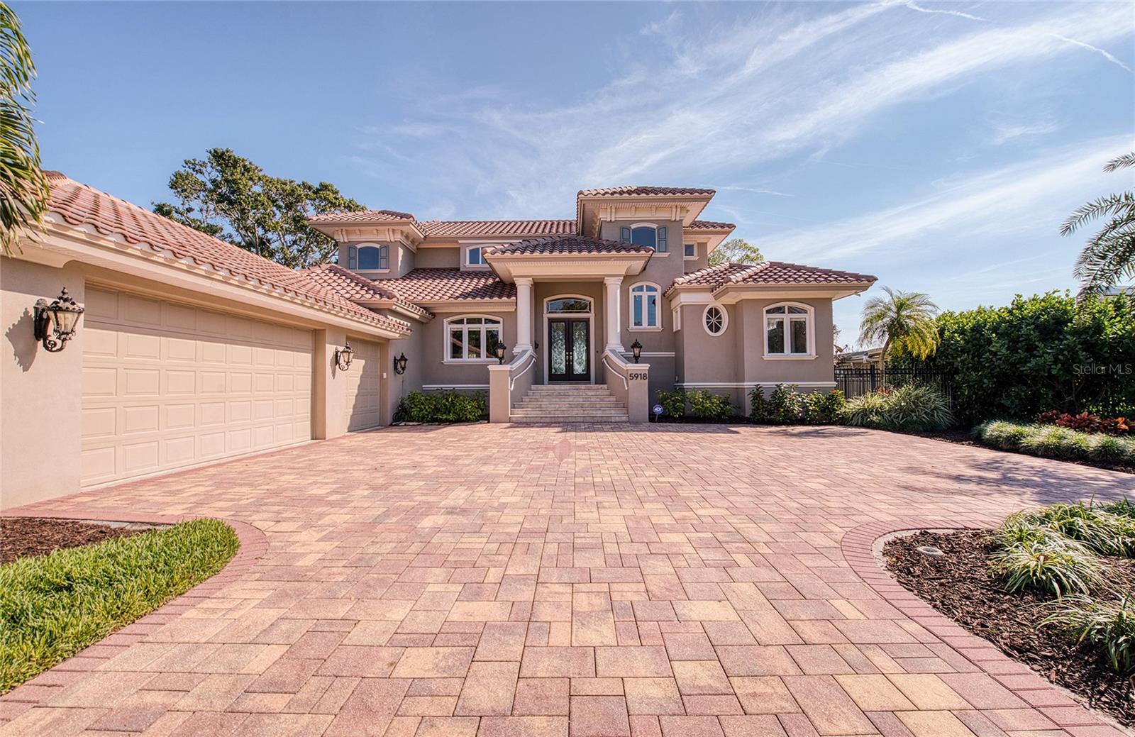 TB8460952 Property Photo