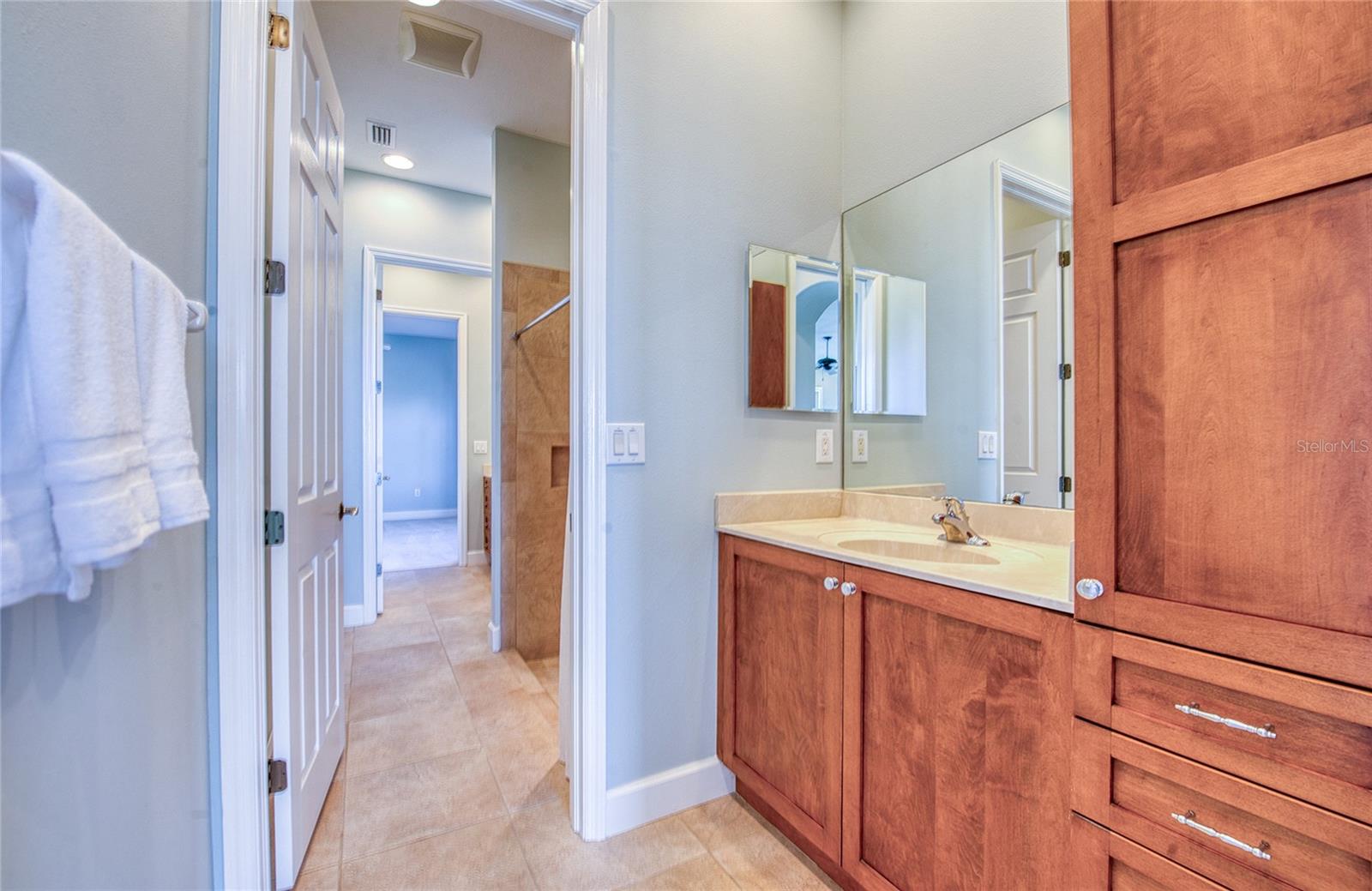 TB8460952 Property Photo