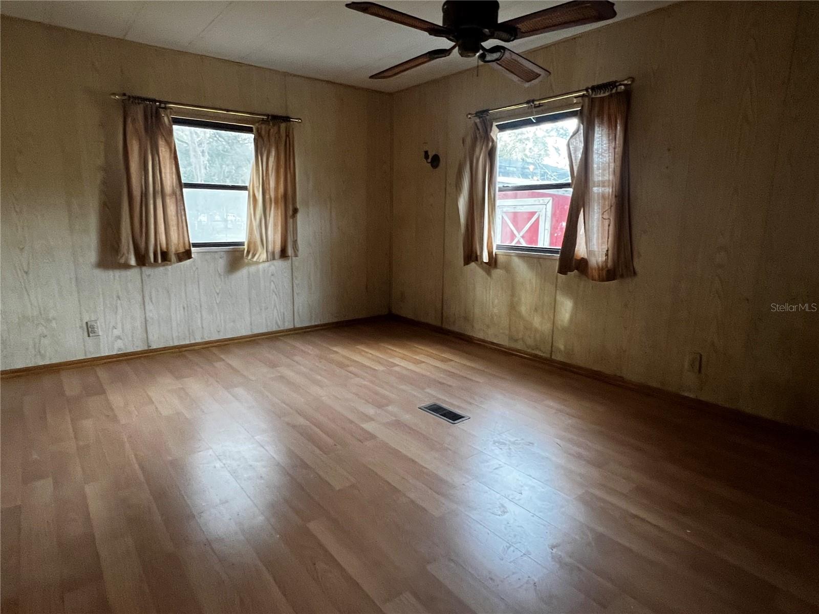 TB8460967 Property Photo