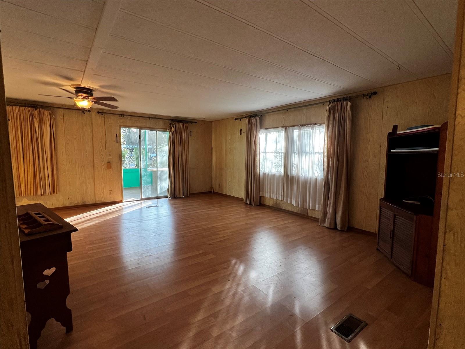 TB8460967 Property Photo